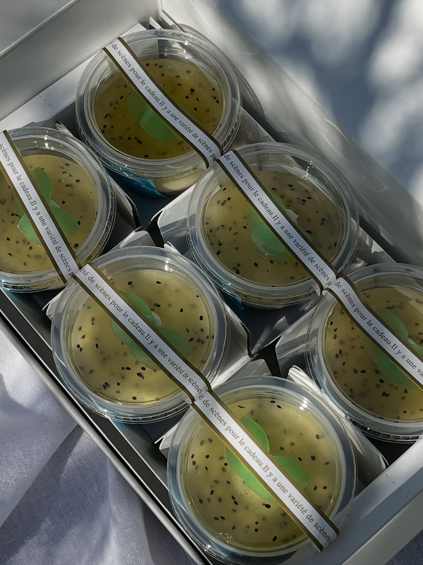 I made a special-order wagashi cake this time, designed with a sprouting leaf motif.
It’s always fun to bring ideas to life, and there’s nothing more rewarding than seeing someone happy with the result.
I’ll keep working hard to create more sweets like this!
特別注文で和ケーキを作りました。
今回は双葉をイメージしたデザインにしてみました。アイデアを形にするのは楽しいですし、それで喜んでもらえたらこんなに嬉しいことはないです。これからもお菓子作り頑張ります。

#wadawagashi #wagashi #japanesesweets #HandmadeWagashi #和菓子#japan#japaneseconfectionery#japaneseculture and #nara #osaka